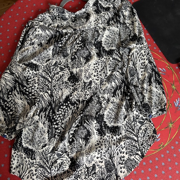 Anthropologie HD designer woodland animals ruffled front blouse size 12. - Picture 2 of 4